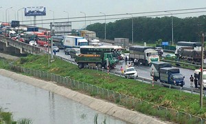 Cao tốc Cao Bồ - Mai Sơn liên tiếp tai nạn, từ va chạm liên hoàn đến lật xe