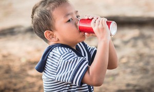 Cha mẹ phải biết 5 tác hại nghiêm trọng của đồ uống có đường đối với trẻ em
