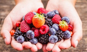 Thực phẩm nào là tốt nhất và tệ nhất với quá trình lão hóa da?