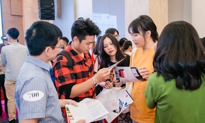 Mỹ tạm dừng phỏng vấn visa du học, học sinh và phụ huynh cần làm gì?