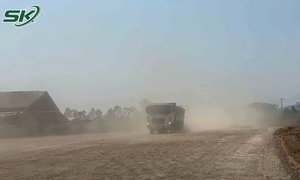 Gã côn đồ hung hãn chặn xe, rút súng bắn gục tài xế xe tải vì 'làm bụi bay trên đường'