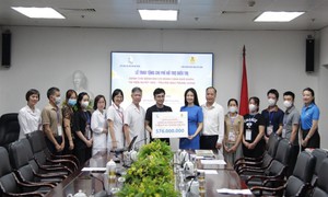 Công đoàn Ngân hàng Việt Nam đồng hành cùng bệnh nhi tại Viện Huyết học - Truyền máu Trung ương