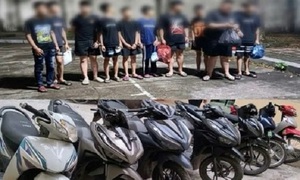 Bắt 11 đối tượng mang hung khí gây rối, tấn công người đi đường