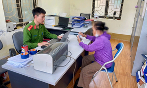 Cụ bà 77 tuổi suýt mất 200 triệu đồng sau khi nghe 'công an rởm' đọc lệnh khởi tố qua điện thoại