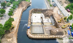 Đập dâng giữ nước đầu tiên trên sông Tô Lịch đã thành hình