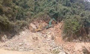 Thi công đường nối cao tốc Nội Bài - Lào Cai, 1 công nhân máy xúc tử vong