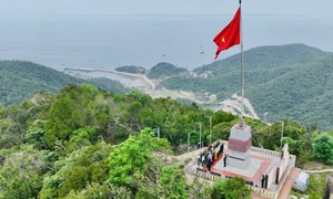 Lễ thượng cờ đặc biệt trên đảo Cô Tô