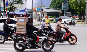 Miền Bắc nắng bỏng rát từ sáng đến tối