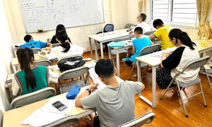 Giáo viên dạy kèm học sinh dịp hè tại nhà có vi phạm quy định về dạy thêm?