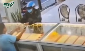 Nghi phạm cướp tiệm vàng bị bắt khi về nhà ăn cơm