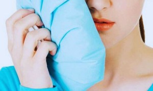 Sưng đau vùng hàm kéo dài cảnh giác với sỏi tuyến nước bọt