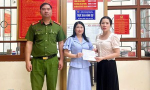 Chuyển khoản nhầm gần 500 triệu, người phụ nữ may mắn được công an phường tìm giúp