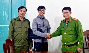 Đánh rơi hàng chục triệu tiền hàng, công an nhanh chóng tìm giúp