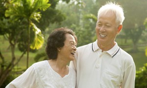Thời tiết nắng nóng người cao tuổi dễ gặp bệnh gì, nên ăn gì?