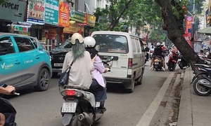 Thiếu quan sát, nhiều tài xế vô tư lái ô tô đi vào đường ngược chiều