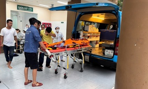 Công nhân tử vong khi leo từ tầng cao xuống để trú mưa