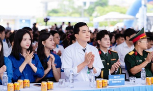 Bác sĩ ‘hot boy’ với ‘nghề tay trái’ cực đỉnh