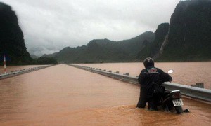 Chuyên gia lý giải nguyên nhân mưa lớn và ngập lụt nhiều nơi