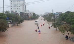 Mưa lớn khiến 1 người chết, nhiều nơi bị ngập nặng