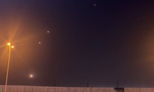 Cận cảnh Iran dội tên lửa vào căn cứ quân sự Mỹ