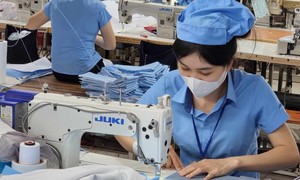 Công đoàn đề xuất mức tăng lương tối thiểu vùng gấp 2 - 3 lần mức tăng của giới chủ