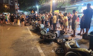 Ô tô tông loạt xe máy tại Bắc Ninh, 2 người bị thương