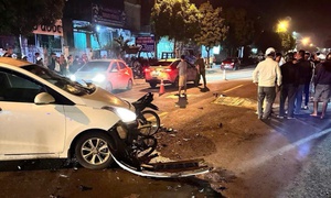 2 thanh thiếu niên đi xe máy tử vong thương tâm sau va chạm với ô tô con