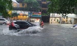 Miền Bắc mưa dông rải rác trước khi bước vào đợt mưa cực lớn
