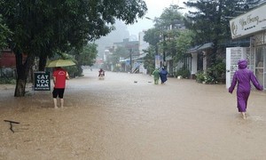 Đợt mưa lớn đỉnh điểm ở miền Bắc từ đêm mai có tính chất phức tạp
