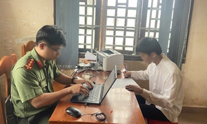 Vụ gian lận thi tốt nghiệp THPT ở Lâm Đồng: Thí sinh và người hỗ trợ bên ngoài có thể bị xử lý thế nào?