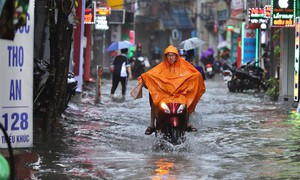 Miền Bắc bước vào đợt mưa rất lớn, cảnh báo rủi ro thiên tai