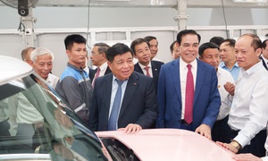Phó Thủ tướng dự lễ khánh thành nhà máy sản xuất ô tô điện VinFast Hà Tĩnh