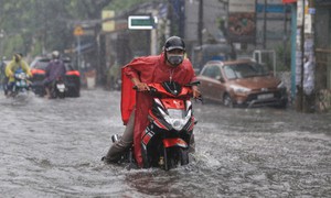 Miền Bắc mưa dông mạnh, có nơi trên 300mm