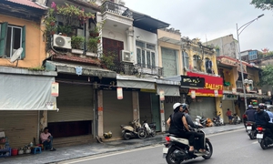 Hàng loạt cửa hàng 'hái ra tiền' trên phố cổ Hà Nội đóng cửa: Chuyện gì đang xảy ra?