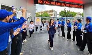Đề tiếng Anh lớp 10 Hà Nội 'dễ thở': Thí sinh tự tin điểm cao