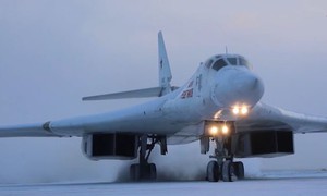 Nga điều máy bay ném bom chiến lược Tu-160 áp sát Mỹ để 'bảo vệ tài sản chiến lược'