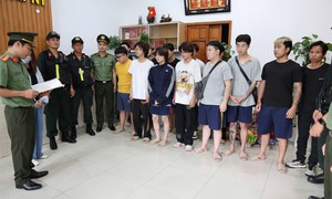 Công an Ninh Thuận trục xuất 13 người Trung Quốc về nước
