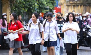 Sĩ tử Hà thành tiếp tục chinh phục kỳ thi lớp 10 chuyên đầy cam go