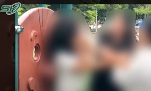 Diễn biến nóng vụ 'nữ quái' túm tóc, đánh cô gái túi bụi ở công viên gây bức xúc trên mạng xã hội