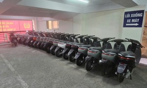Nguy cơ cháy nổ từ xe máy điện gắn mác 'chính hãng'