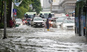 Hà Nội tái diễn mưa lớn kèm lốc sét chiều nay