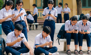 Đề xuất cấm điện thoại ở trường được hưởng ứng mạnh mẽ