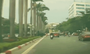 Phạt nặng tài xế điều khiển xe tải 'trèo' qua dải phân cách đường Lê Đức Thọ