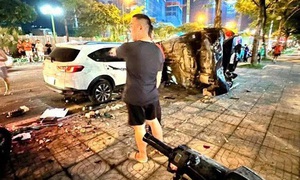 Hà Nội: Ô tô mất lái tông nhiều người thương vong tại Dương Nội