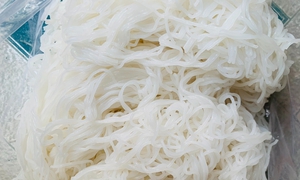 Bún để qua đêm có vị chua nhẹ: Ăn được hay nên bỏ?