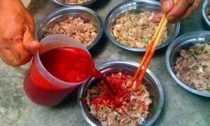 Hé lộ quán bán tiết canh, lòng lợn làm 2 người tử vong ở Hưng Yên