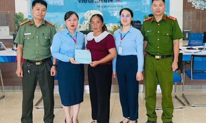 Tuyên Quang: Công an hỗ trợ người dân trả lại 500 triệu đồng tiền chuyển khoản nhầm