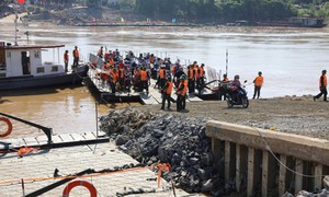 Tạm dừng vận hành phà quân sự qua khu vực cầu Phong Châu do nước sông dâng cao