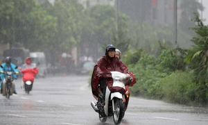 Sáng nay, Hà Nội có nguy cơ dông lốc, nhiều khu vực Bắc Bộ và Bắc Trung Bộ mưa lớn dù bão chưa vào đất liền