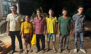 Bắt nhóm người đánh bạc bằng hình thức cào rùa